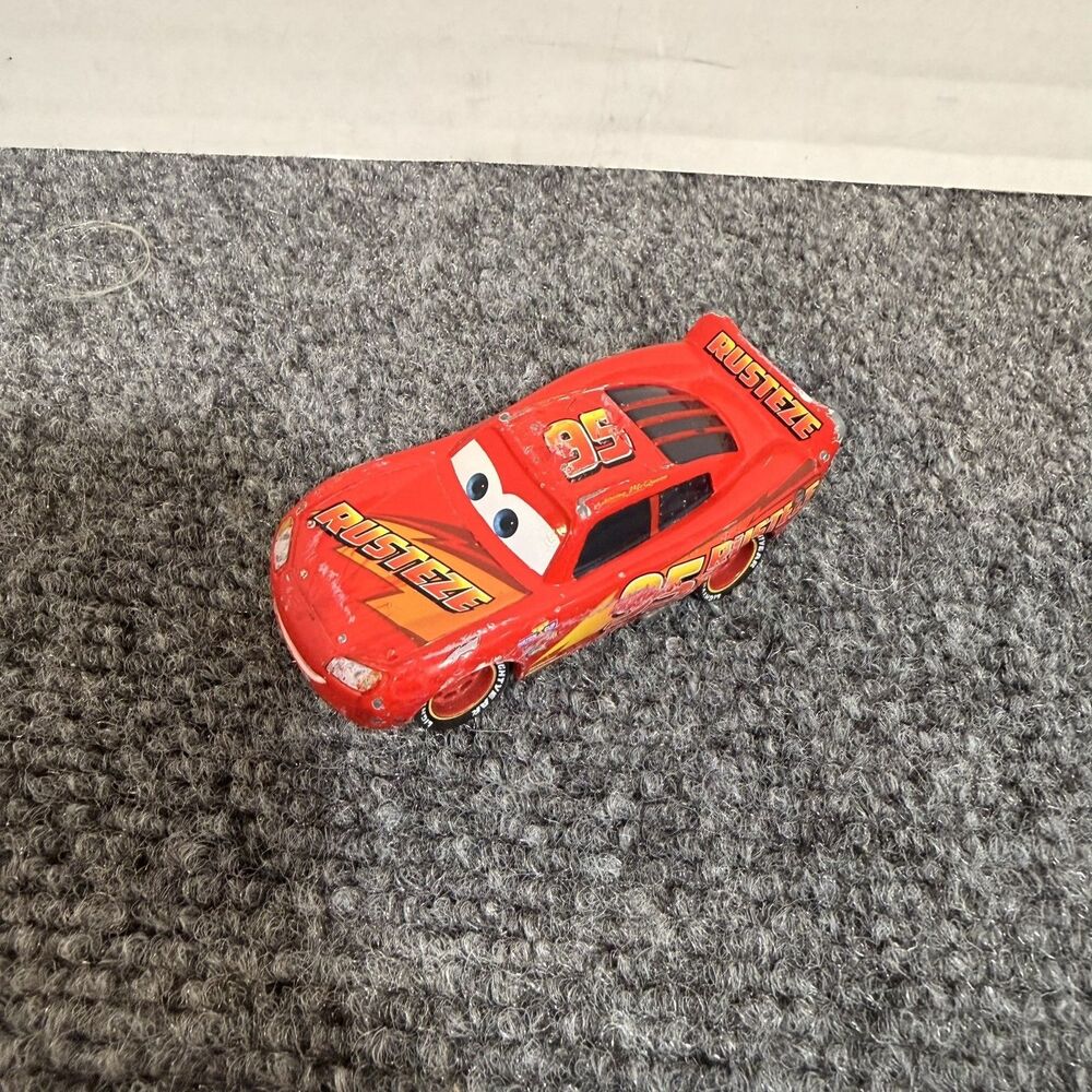 Disney Pixar Cars Lightning McQueen Rust-eze Diecast Car Toy Mattel 1:55 Red